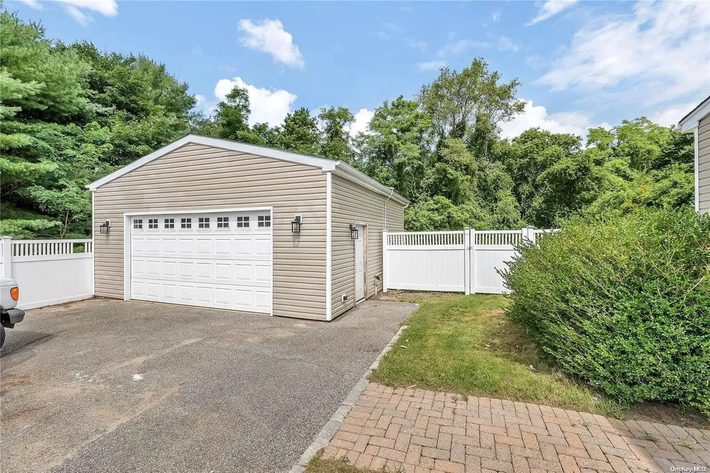 49 Windcrest Drive Manorville NY 11949