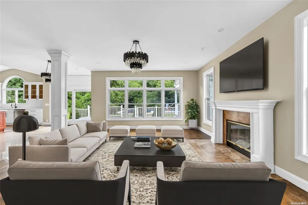 49 Windcrest Drive Manorville NY 11949