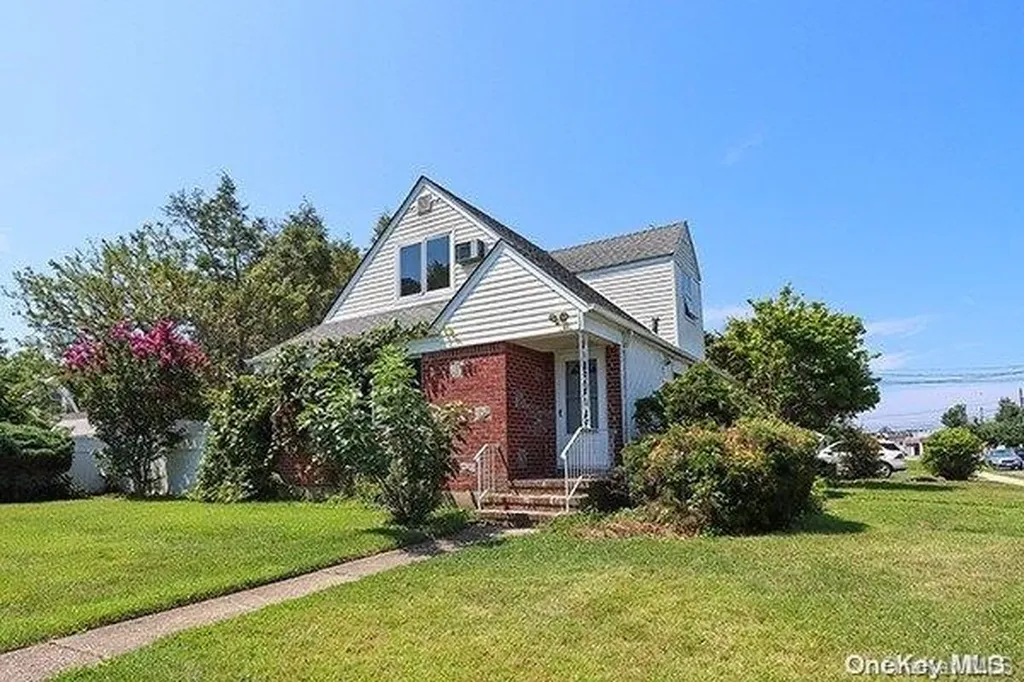21 Island Street Plainview NY 11803