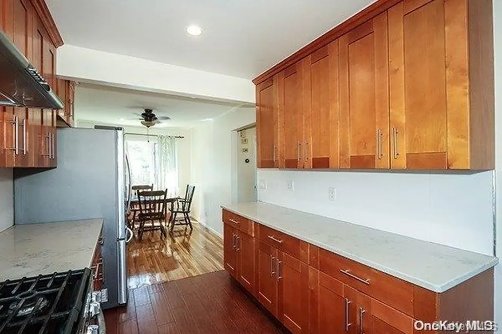 21 Island Street Plainview NY 11803