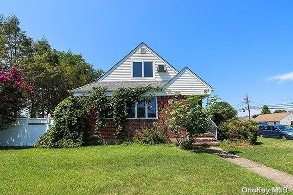 21 Island Street Plainview NY 11803