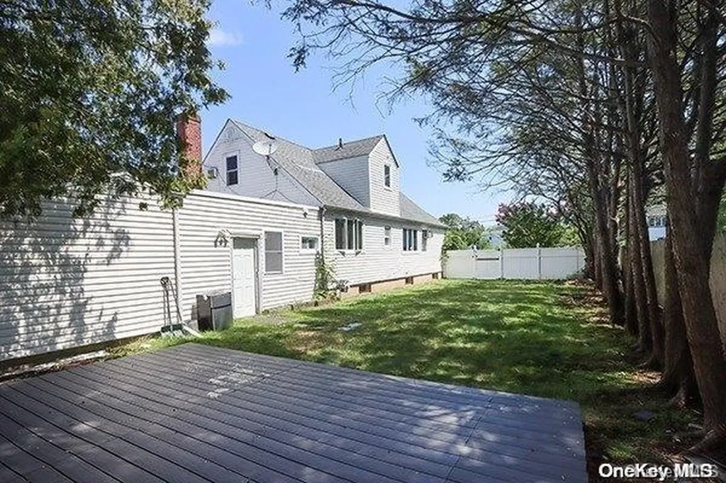 21 Island Street Plainview NY 11803