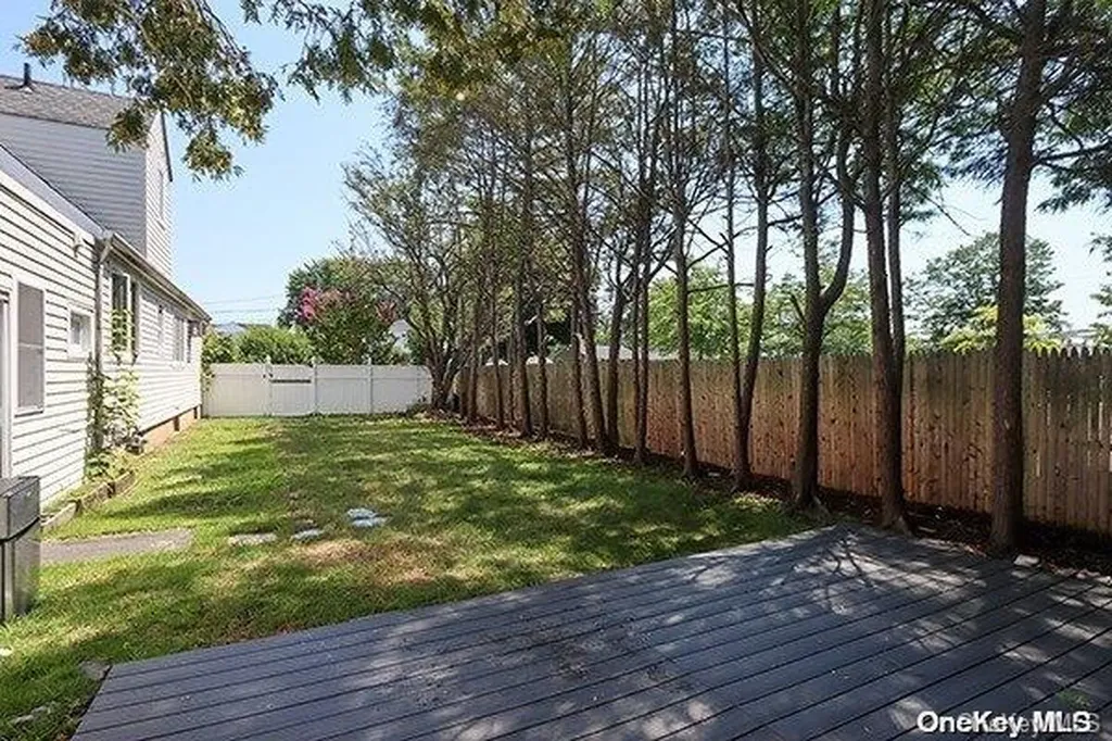 21 Island Street Plainview NY 11803