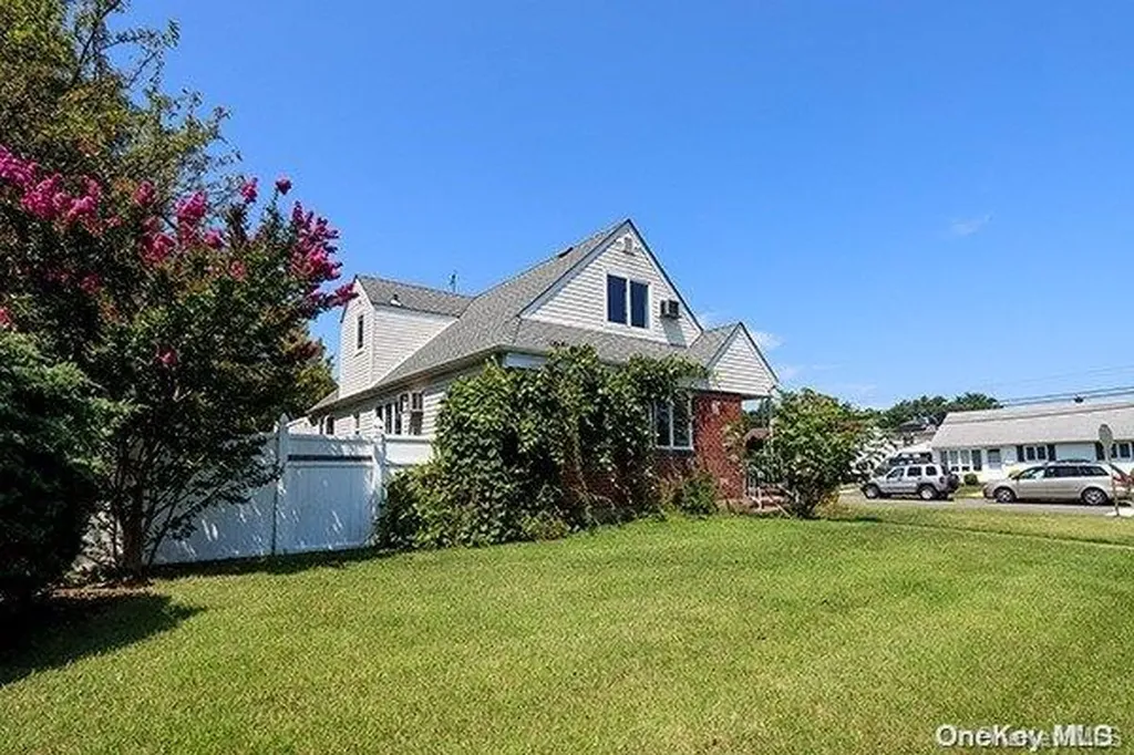 21 Island Street Plainview NY 11803