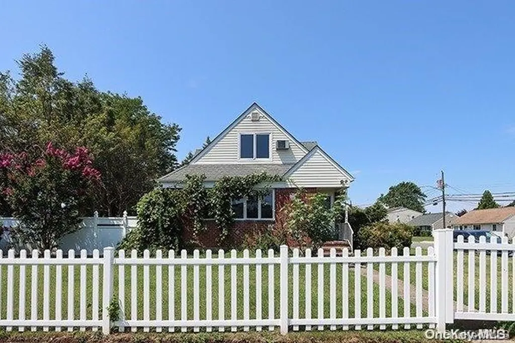 21 Island Street Plainview NY 11803