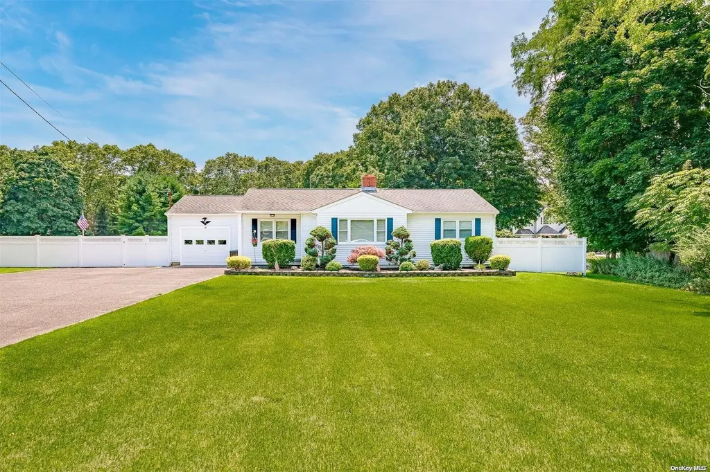 10 Chapman Boulevard East Moriches NY 11940