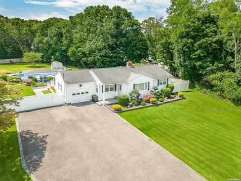 10 Chapman Boulevard East Moriches NY 11940