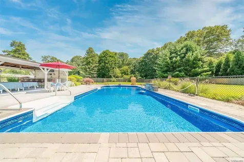 10 Chapman Boulevard East Moriches NY 11940