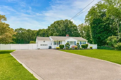 10 Chapman Boulevard East Moriches NY 11940