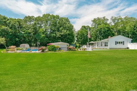 10 Chapman Boulevard East Moriches NY 11940