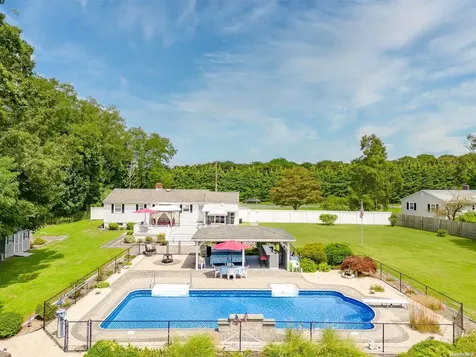 10 Chapman Boulevard East Moriches NY 11940