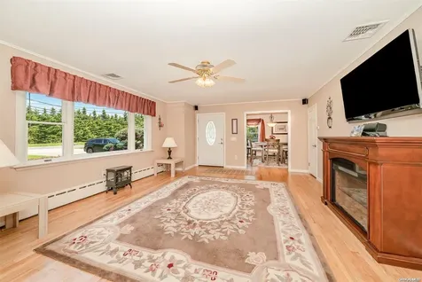 10 Chapman Boulevard East Moriches NY 11940