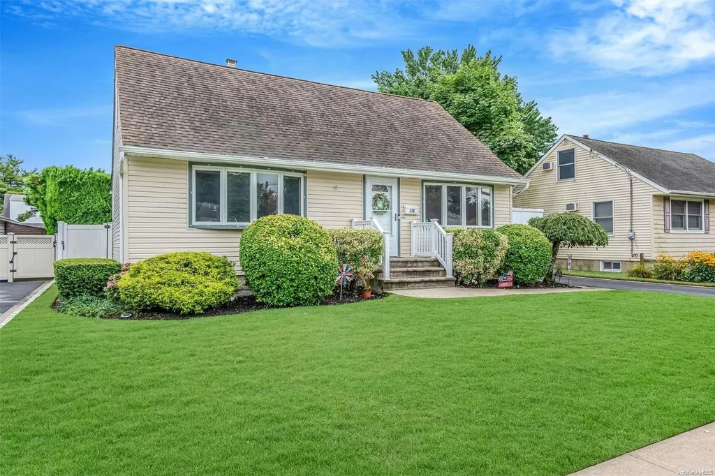 608 Bermuda Road West Babylon NY 11704