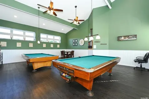 124 Village Circle W Manorville NY 11949