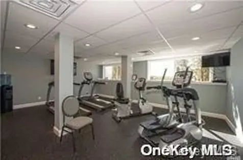 124 Village Circle W Manorville NY 11949