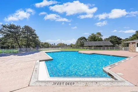 124 Village Circle W Manorville NY 11949