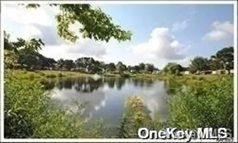 124 Village Circle W Manorville NY 11949