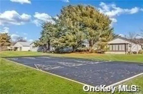 124 Village Circle W Manorville NY 11949