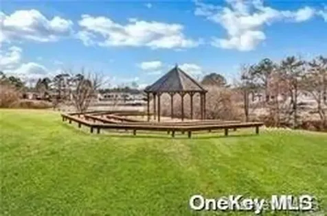 124 Village Circle W Manorville NY 11949