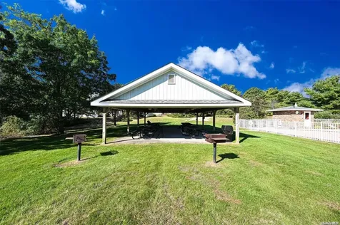 124 Village Circle W Manorville NY 11949