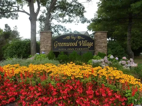 124 Village Circle W Manorville NY 11949