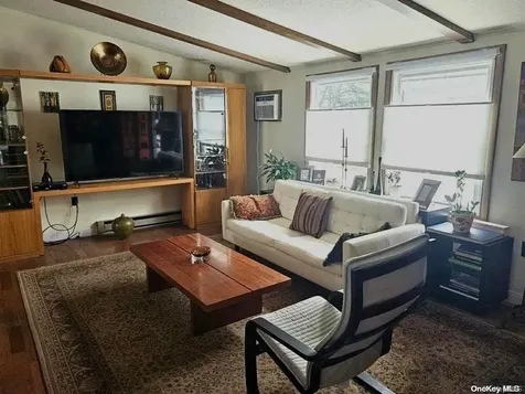 124 Village Circle W Manorville NY 11949