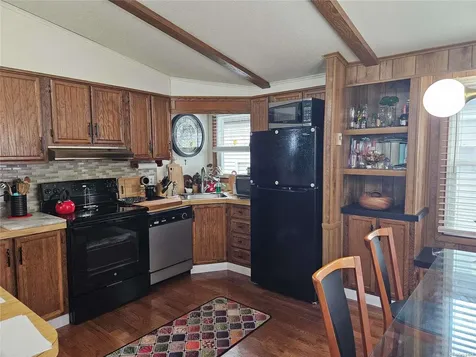 124 Village Circle W Manorville NY 11949