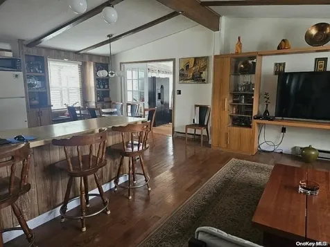 124 Village Circle W Manorville NY 11949