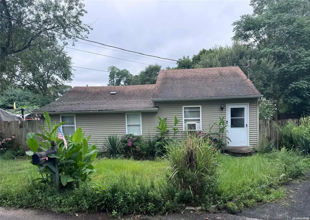 16 Mills Path Ronkonkoma NY 11779
