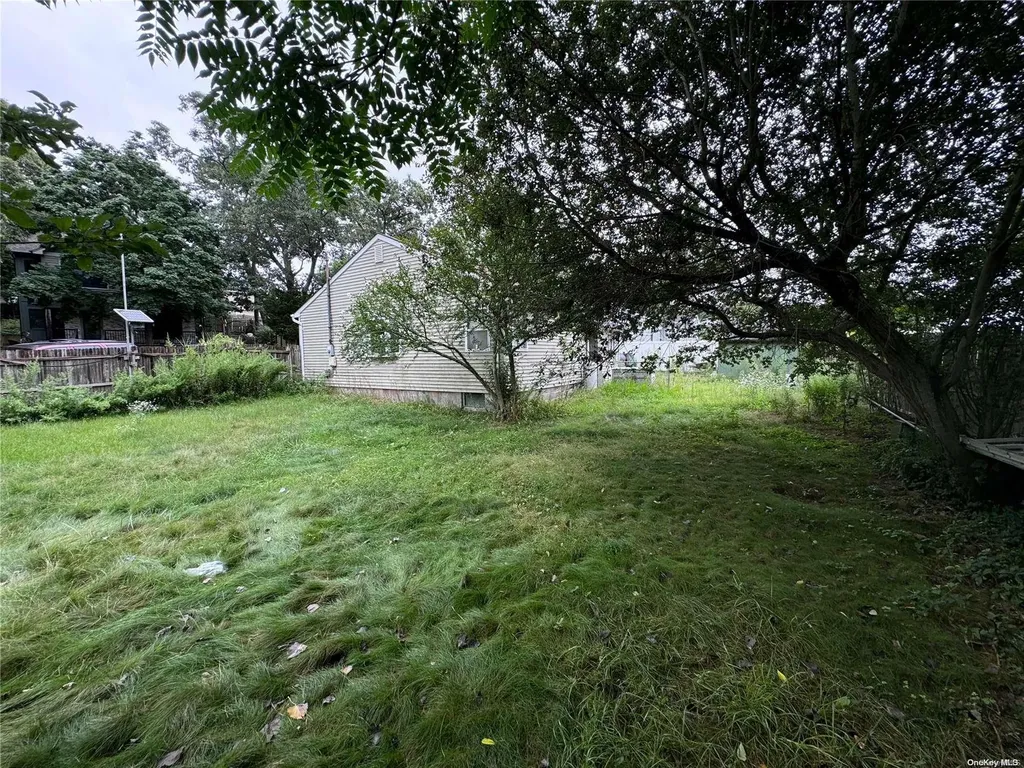 16 Mills Path Ronkonkoma NY 11779