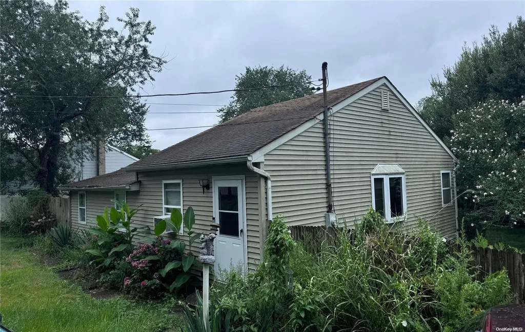 16 Mills Path Ronkonkoma NY 11779