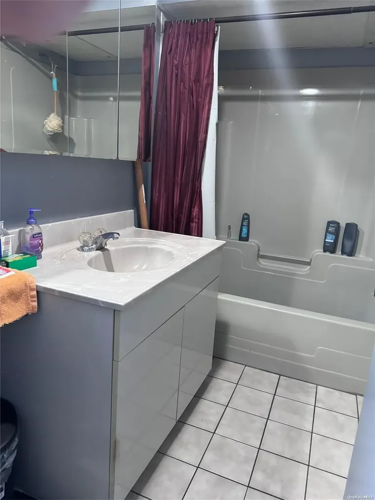 16 Mills Path Ronkonkoma NY 11779