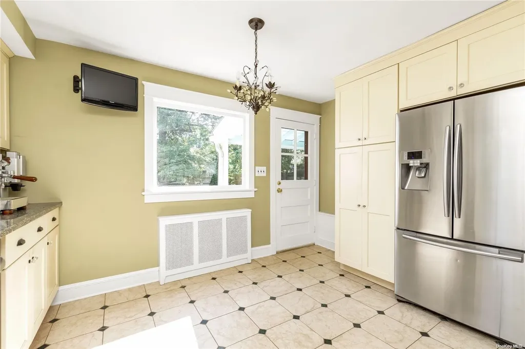 228 Earle Avenue Lynbrook NY 11563