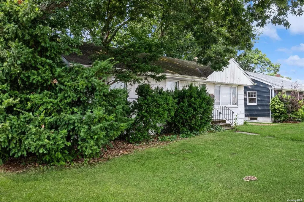 3970 Worthmor Drive Seaford NY 11783