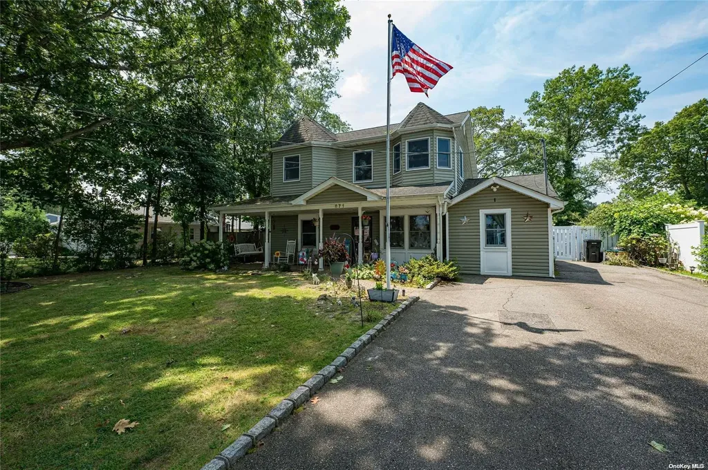 871 Ocean Avenue West Islip NY 11795