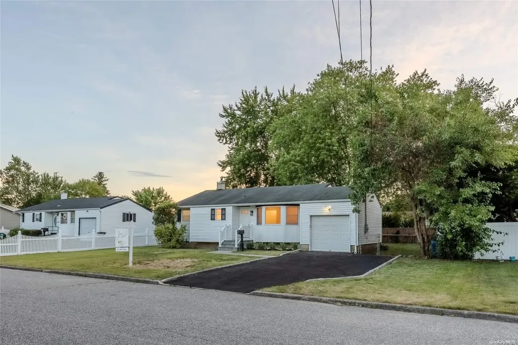 2914 Devon Avenue Medford NY 11763
