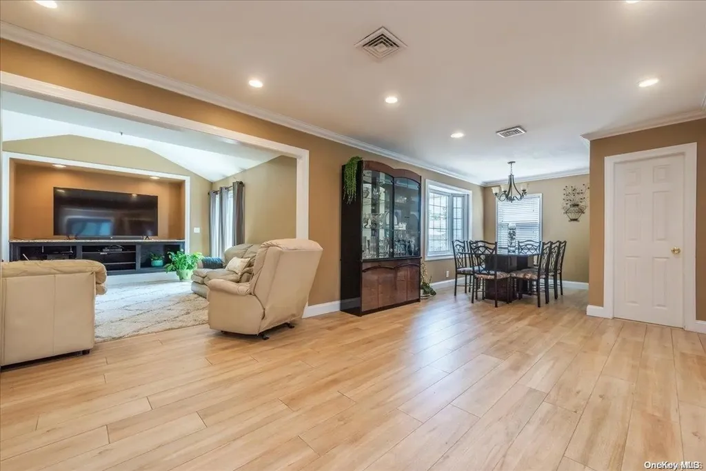351 Emerson Place Uniondale NY 11553