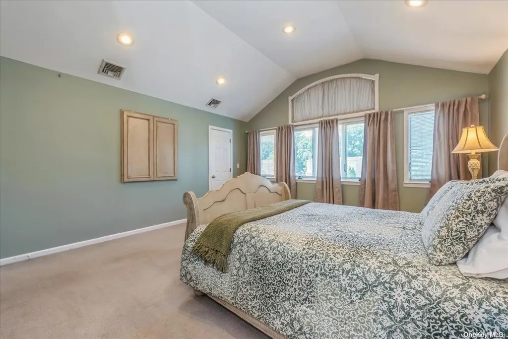 351 Emerson Place Uniondale NY 11553