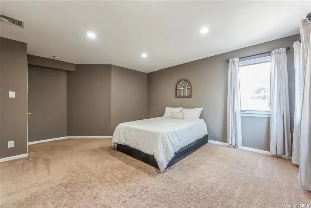 351 Emerson Place Uniondale NY 11553