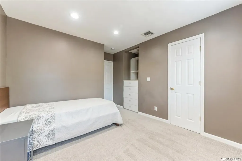 351 Emerson Place Uniondale NY 11553