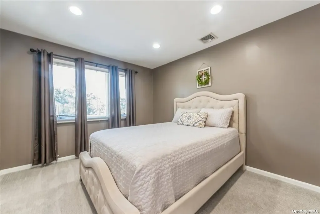 351 Emerson Place Uniondale NY 11553