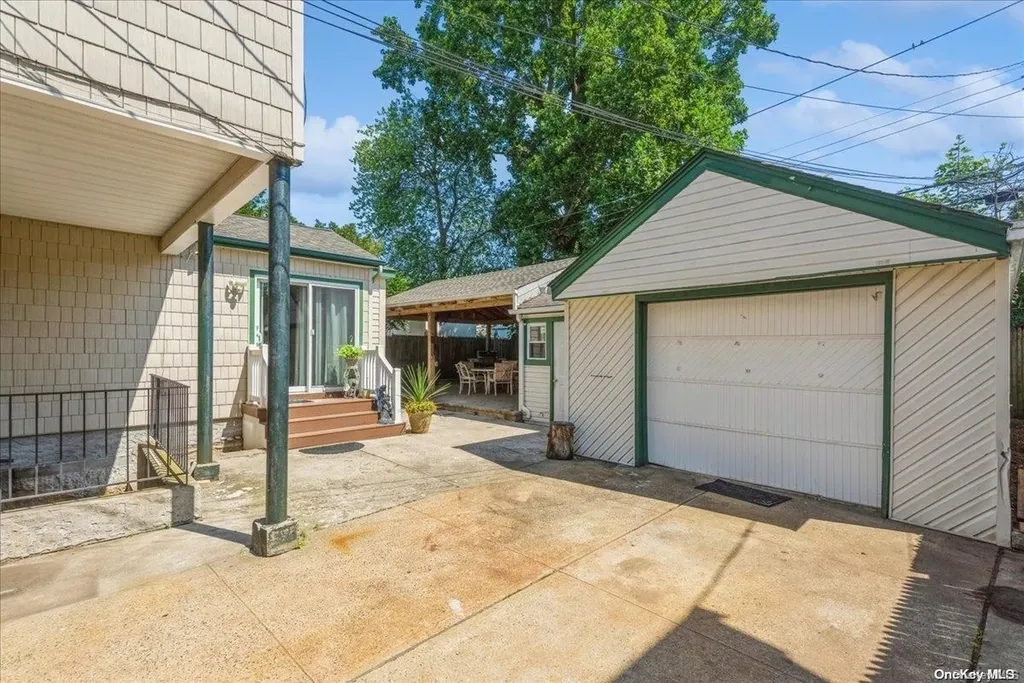 351 Emerson Place Uniondale NY 11553