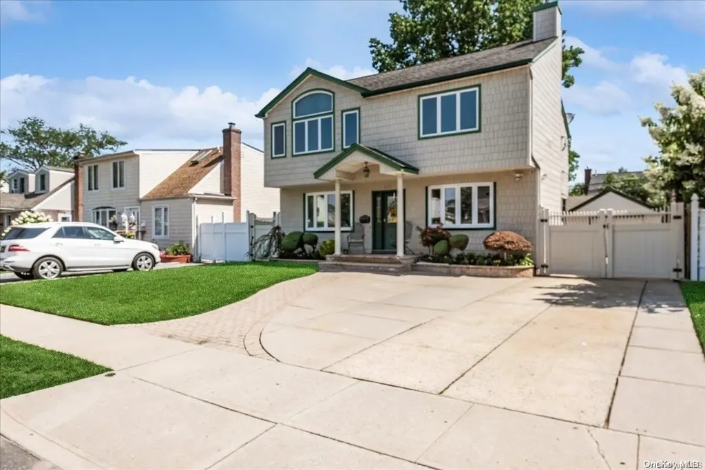 351 Emerson Place Uniondale NY 11553