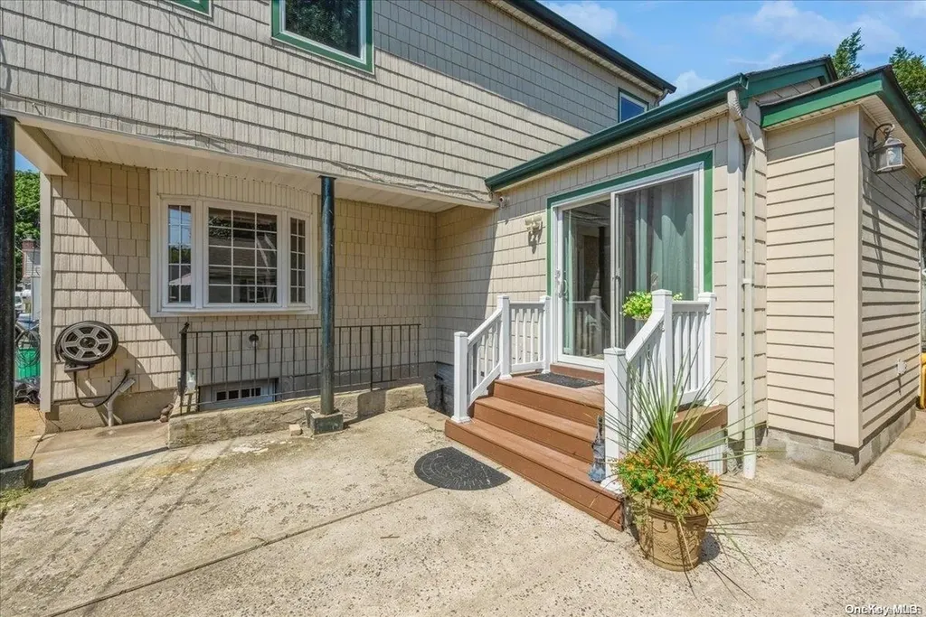 351 Emerson Place Uniondale NY 11553