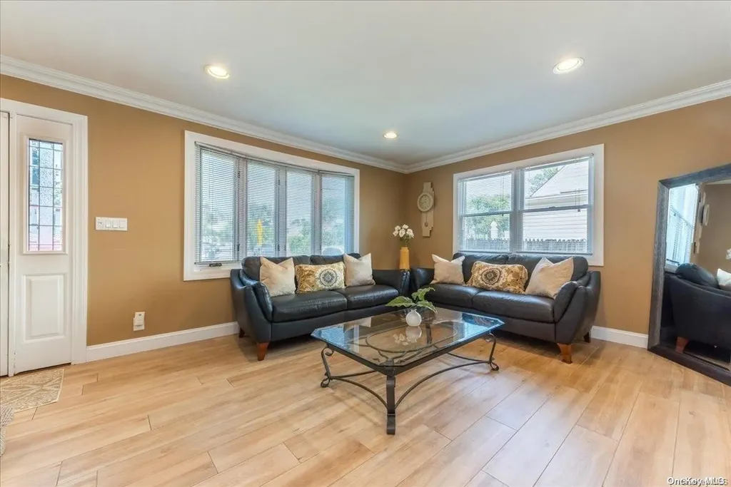 351 Emerson Place Uniondale NY 11553