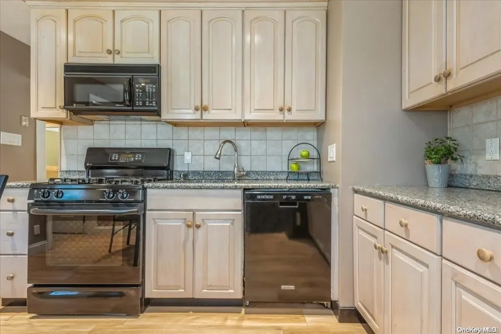 351 Emerson Place Uniondale NY 11553