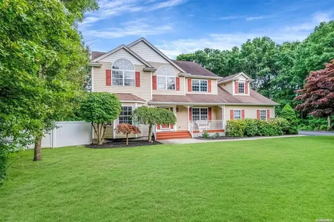 3 Carmen View Drive Shirley NY 11967