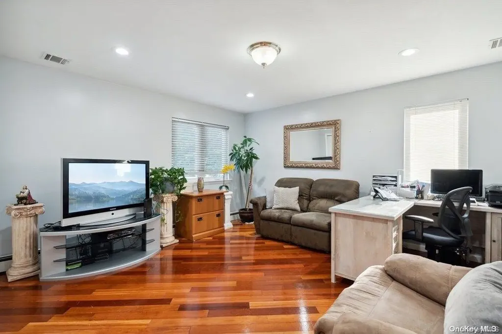 437 Atlantic Avenue Freeport NY 11520