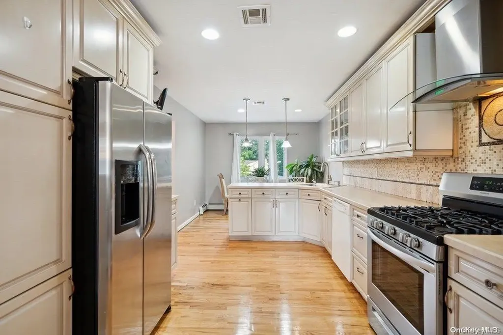 437 Atlantic Avenue Freeport NY 11520