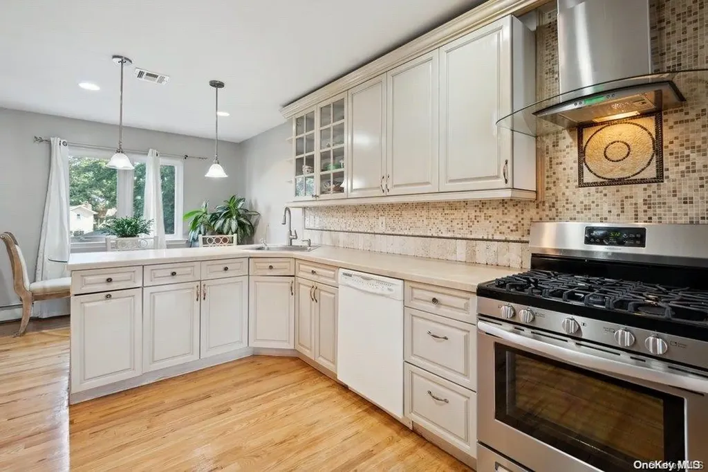 437 Atlantic Avenue Freeport NY 11520